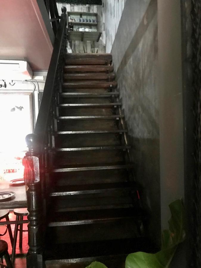 Tang House Hostel Bangkok Exterior photo